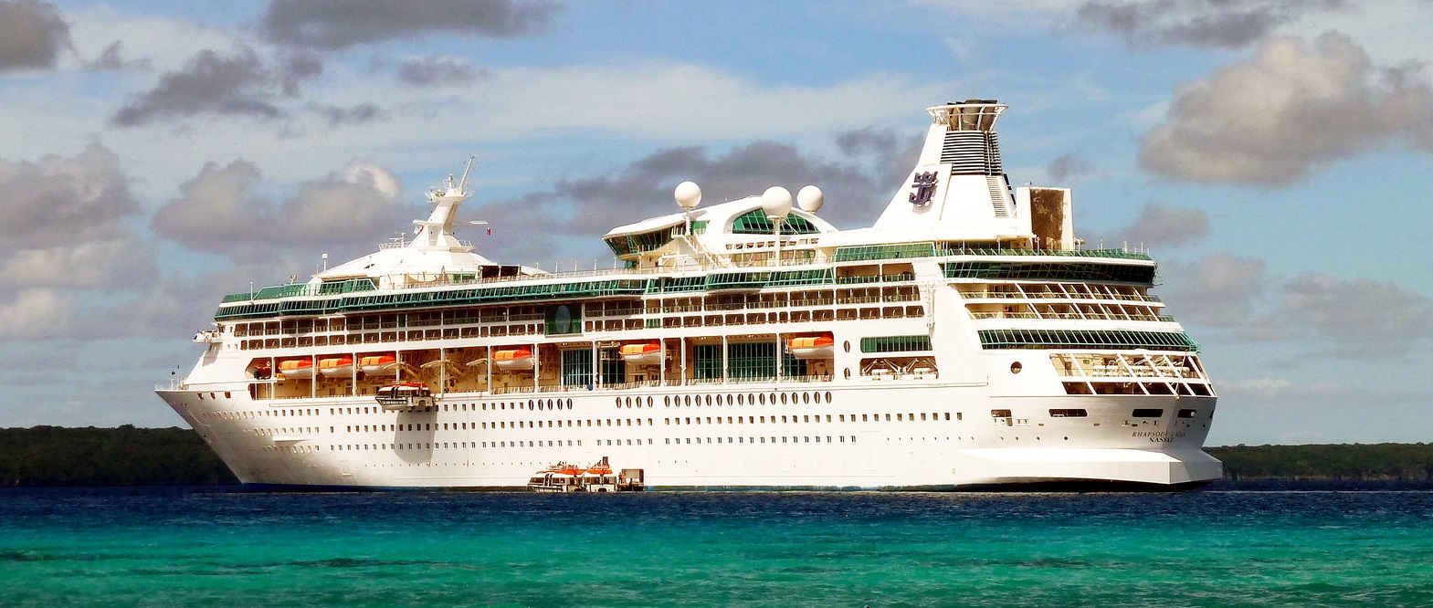 El recién renovado RHAPSODY OF THE SEAS navegando en Polinesia CRUCEROS RHAPSODY OF THE SEAS ROYAL CARIBBEAN CRUISES OFERTAS CRUCEROS MEDITERRANEO CRUCEROS CARIBE ROYAL CARIBBEAN ISLAS GRIEGAS CRUCEROS ROMA